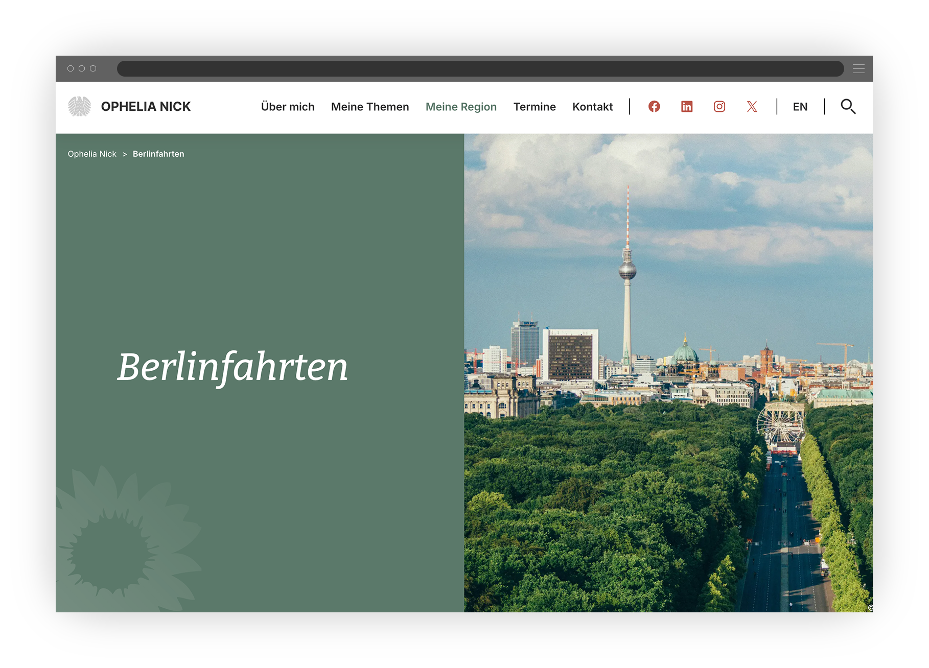 Grafik zum Berlinfahrten-Tool auf der Website von Ophelia Nick, Aufbau im Split-Screen-Design: links weiße Schrift auf dunkelgrüner Fläche, rechts ein Foto mit Blick vom Tiergarten auf den Alexanderplatz mit Fernsehturm am Horizont.