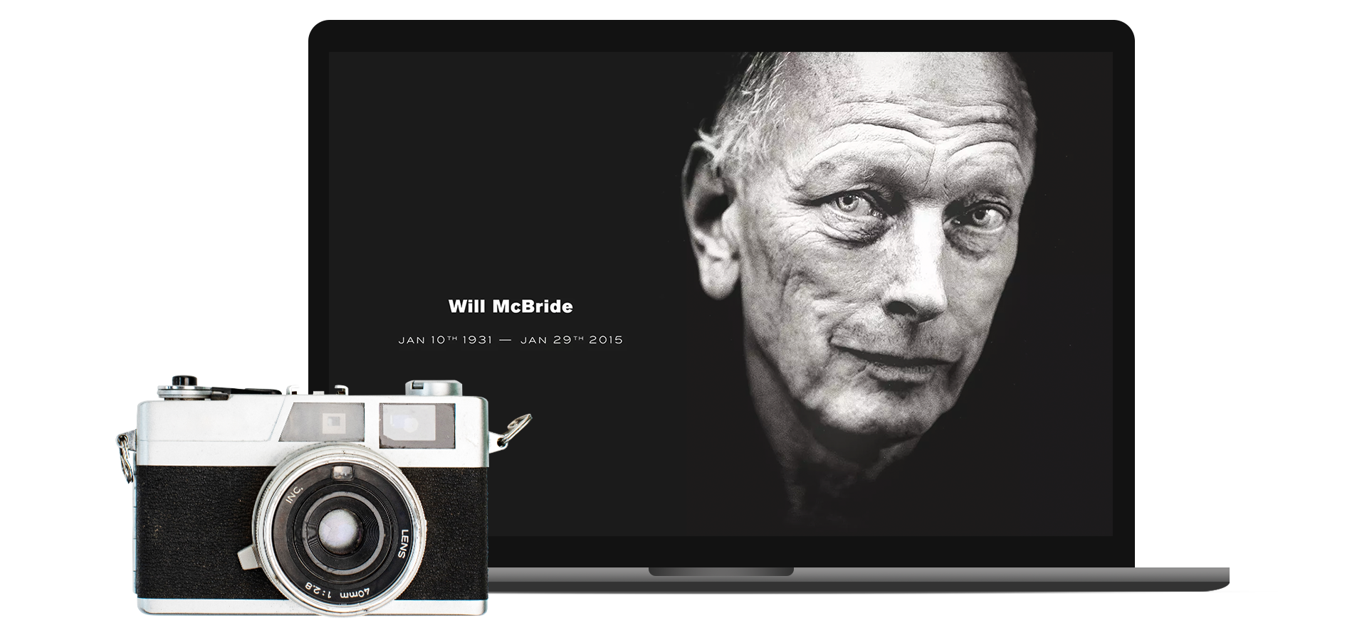 Laptop mit einem Foto von Will Bride und einer Fotokamera im Vordergrund.
