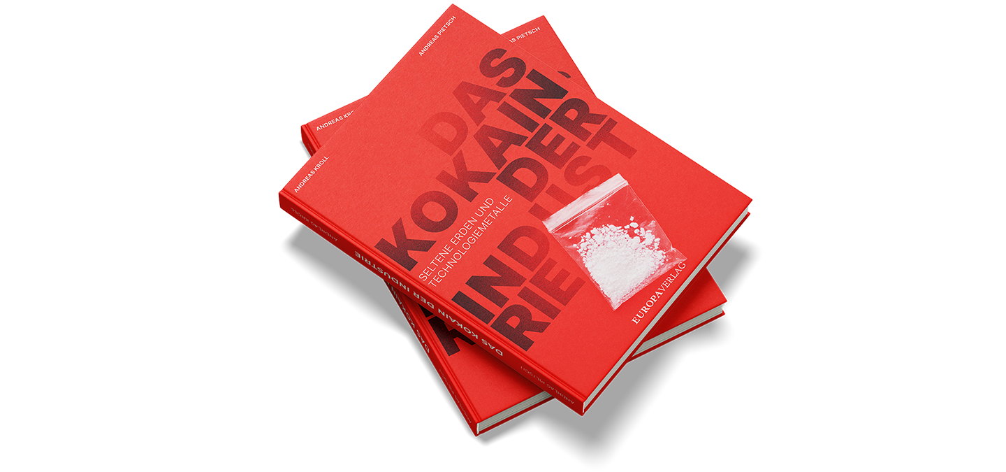 Headerbild freigestellte Bücher übereinanderliegend mit Cover oben „Das Kokain der Industrie“